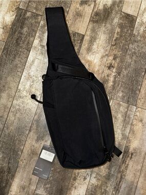 Alpaka Left Shoulder Metro Crossbody